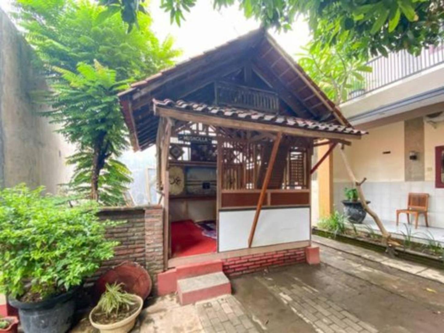 Surya Guest House Проболинго Экстерьер фото