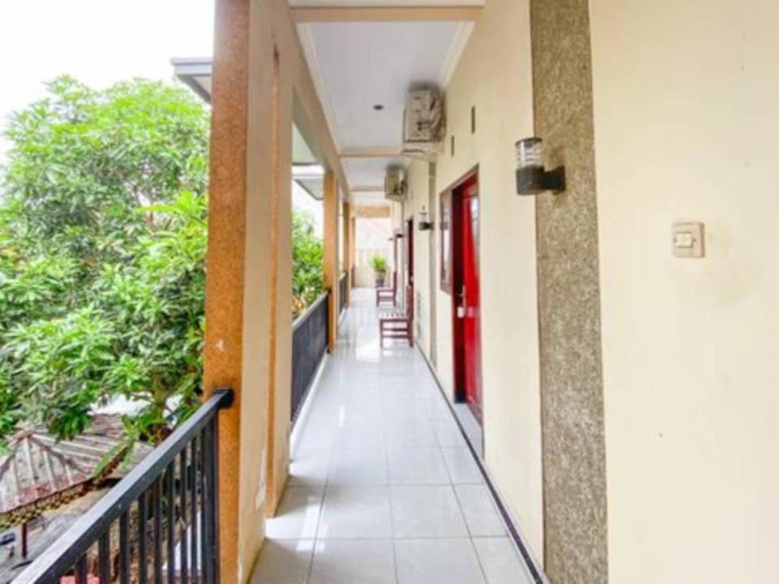 Surya Guest House Проболинго Экстерьер фото