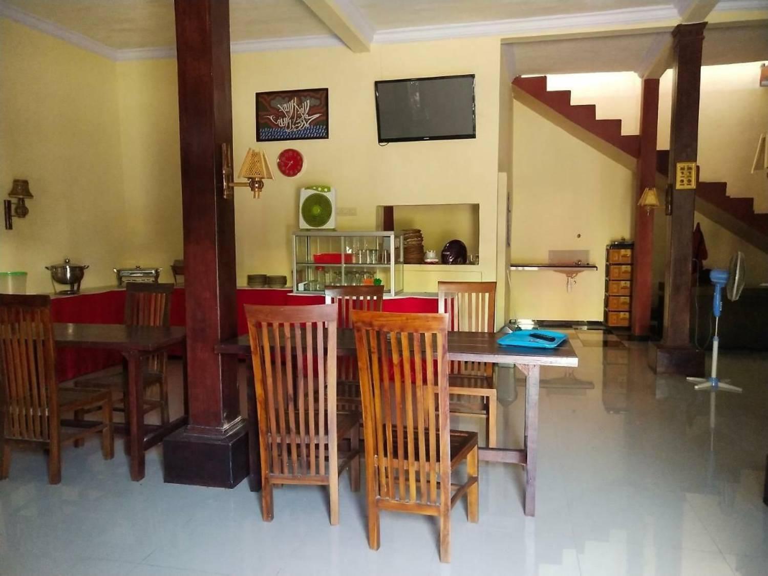 Surya Guest House Проболинго Экстерьер фото