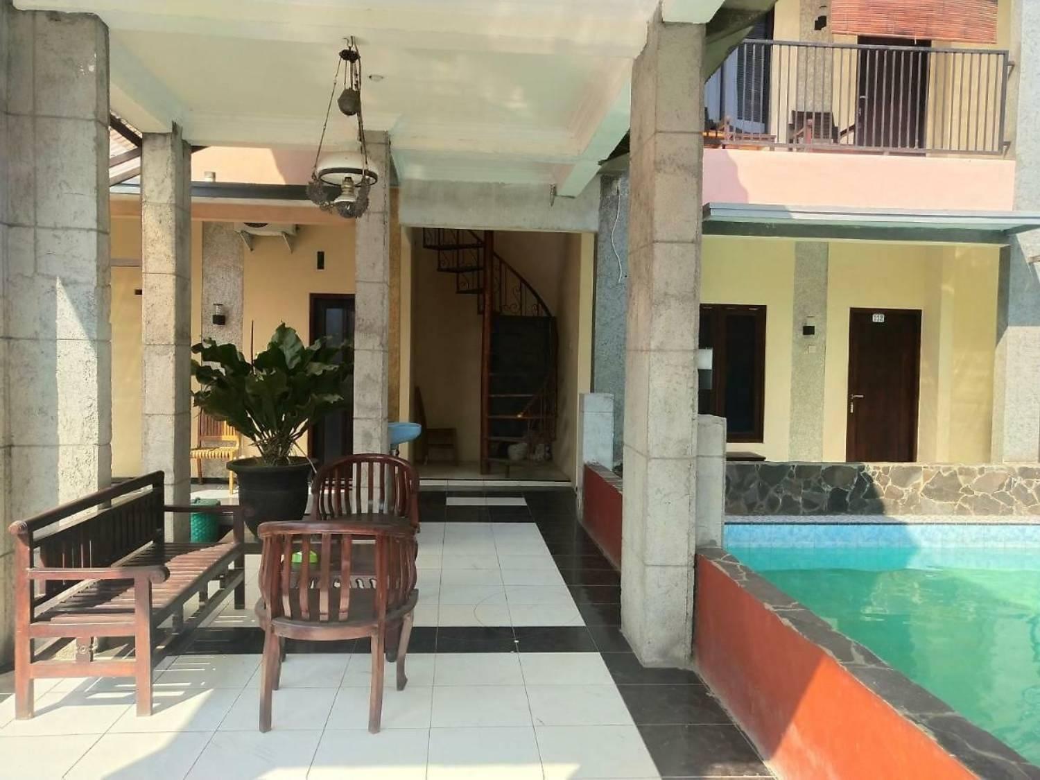 Surya Guest House Проболинго Экстерьер фото